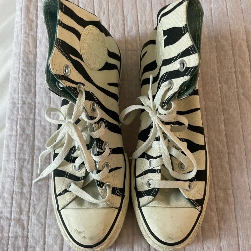 Zebra Converse! - Picture 2 of 4